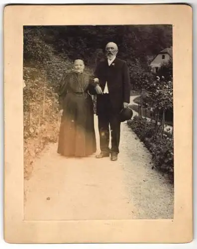 Fotografie unbekannter Fotograf, Sayn, Ehepaar Oscar & Ottilie Kroeber zur Goldenen Hochzeit 1856-1906 in Sayn