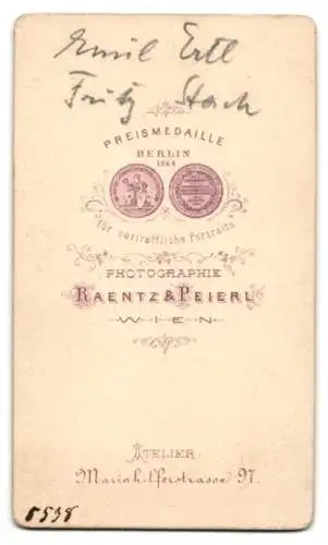 Fotografie Raentz & Peierl, Wien, Mariahilferstrasse 97, Österr. Schriftsteller Emil Ertl & Fritz Storch im Kostüm