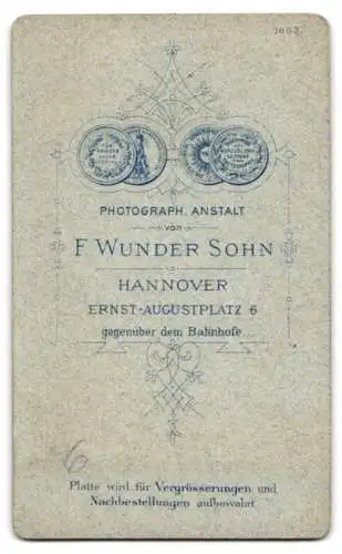 Fotografie F. Wunder, Hannover, Ernst-Augustplatz 6, Portrait eines Herrn mit Schnurrbart