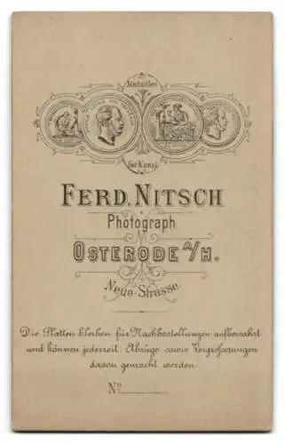 Fotografie Ferd. Nitsch, Osterode a. H., Neue Strasse, Porträt eines Mannes mit Brille