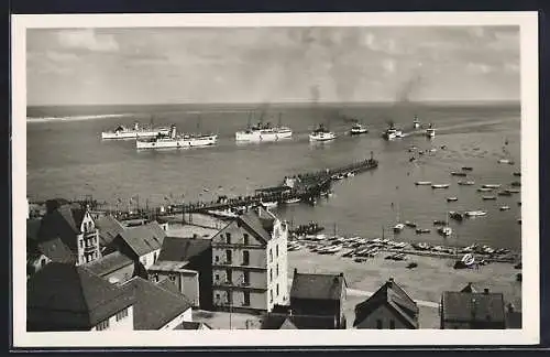 AK Helgoland, Blick auf die Reede mit Schiffen