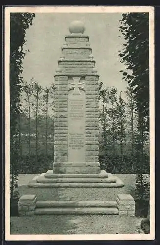 AK Denkmal für die bei Bapaume Gefallenen, Eisernes Kreuz