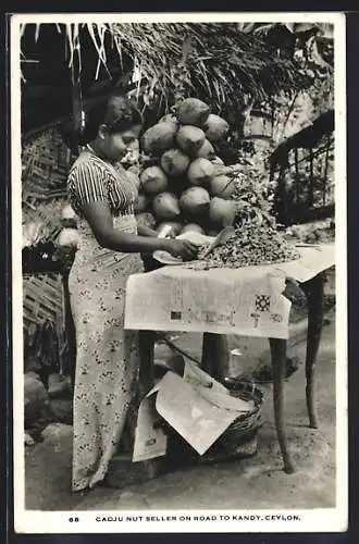 AK Ceylon, Cadju Nut Seller on Road to Kandy, indische Verkäuferin