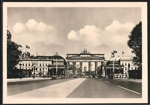 AK Berlin, Autos fahren durch das Brandenburger Tor