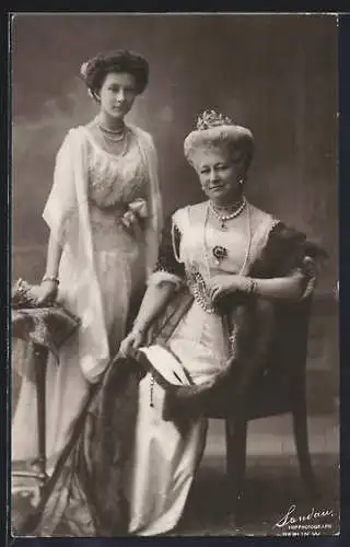 Foto-AK Prinzessin Viktoria Luise von Preussen und Kaiserin Auguste Victoria von Preussen im Sessel