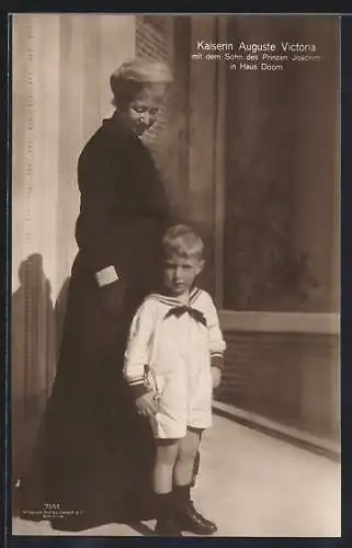 AK Haus Doorn, Kaiserin Auguste Victoria von Preussen mit dem Sohn des Prinzen Joachim