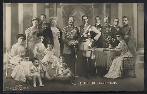 Foto-AK Deutsches Kaiserhaus von Preussen Kaiser mit Degen in Uniform