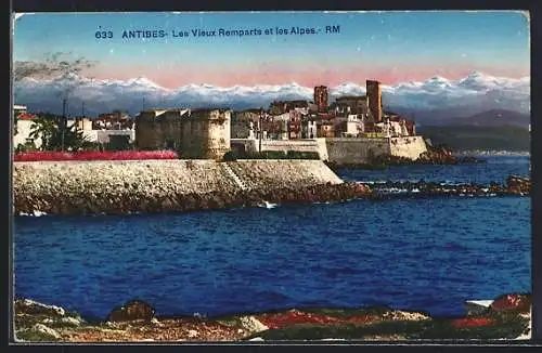 AK Antibes, les vieux remparts et les Alpes enneigées en arrière plan