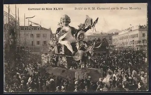 AK Nice, Carnaval, Défilé de SM Carnaval sur la Place Masséna