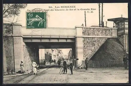 AK Les Mureaux, Le nouveau pont du chemin de fer et la Grande Rue