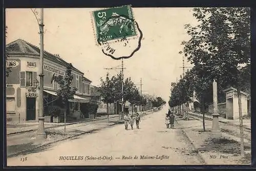 AK Houilles, Route de Maisons-Laffitte avec enfants jouant sur la route