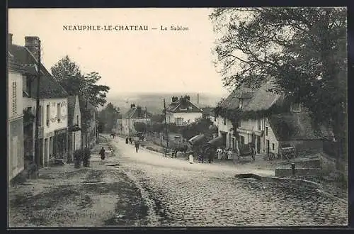 AK Neauphle-le-Château, Rue animée du Sablon avec maisons et passants