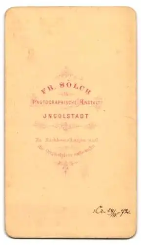 Fotografie Fr. Sölch, Ingolstadt, Porträt eines jungen Geistlichen