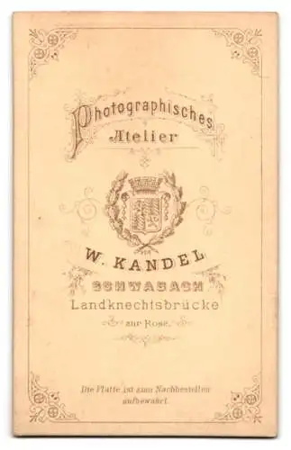 Fotografie W. Kandel, Schwabach, Landknechtsbrücke, Porträt eines Geistlichen im Anzug