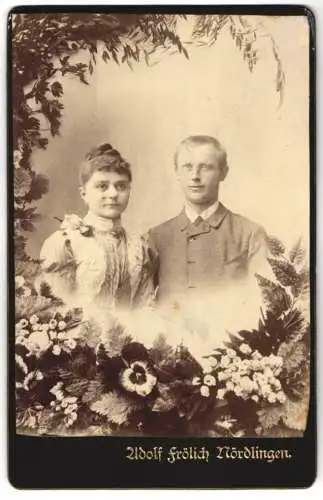 Fotografie Adolf Fröhlich, Nördlingen, Paar-Portrait im floralen Passepartout