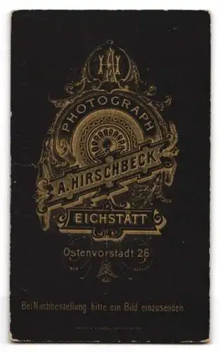 Fotografie A. Hirschbeck, Eichstätt, Ostenvorstadt 26, Portrait einer Frau in elegantem Kleid