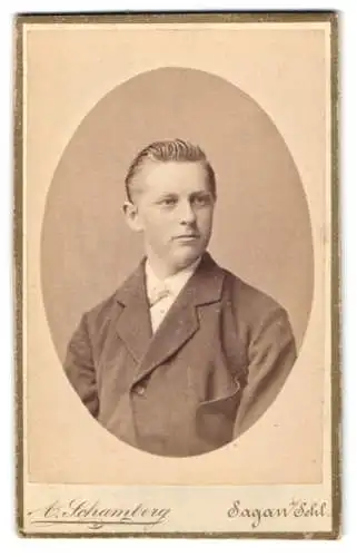 Fotografie A. Schamberg, Sagan i. Schl., Ober-Hospital-Strasse 8, Porträt eines jungen Mannes