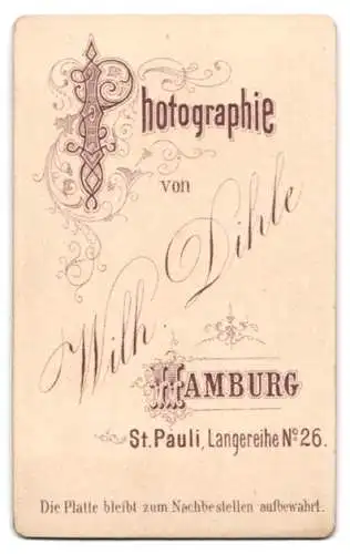 Fotografie Wilh Dihle, Hamburg-St. Pauli, Langenreihe Nr. 26, Eleganter kleiner Junge mit Hut