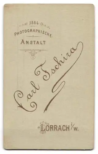 Fotografie Carl Tschira, Lörrach i. W., Elegante Dame mit Fächer