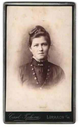 Fotografie Carl Tschira, Lörrach i. W., Württemberg, Portrait einer Dame