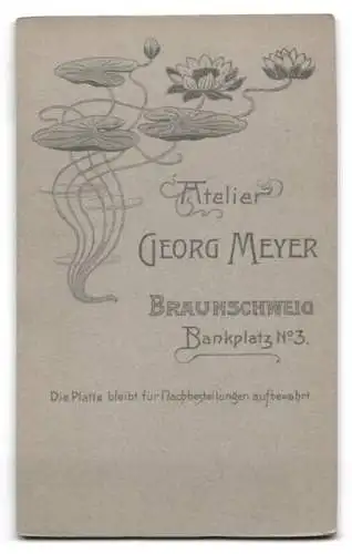 Fotografie Georg Meyer, Braunschweig, Bankplatz 3, Porträt eines Herren im Anzug