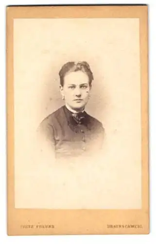 Fotografie Fritz Freund, Braunschweig, Höhe Nr. 27, Porträt einer jungen Dame