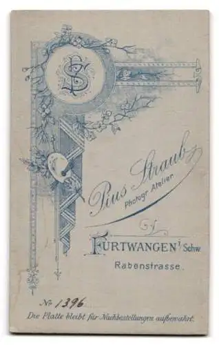 Fotografie Pius Straub, Furtwangen i. Schwarzw., Rabenstrasse, Zwei junge Frauen in eleganten Kleidern