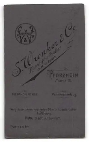 Fotografie S. Wronker & Co., Pforzheim, Markt 13, Porträt einer Frau in gepunkteter Bluse