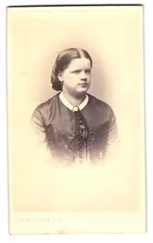 Fotografie Fritz Freund, Braunschweig, Höhe No. 27, Porträt einer Frau