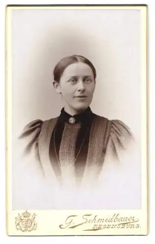 Fotografie G. Schmidbauer, Regensburg, Marschallstrasse 51, Porträt einer jungen Dame