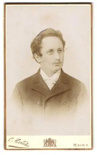 Fotografie C. Hertel, Mainz, grosse Bleiche 50, Portrait eines jungen Mannes