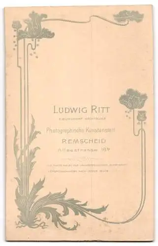 Fotografie Ludwig Ritt, Remscheid, Alleestrasse 18b, Dame mit Blumenstrauss