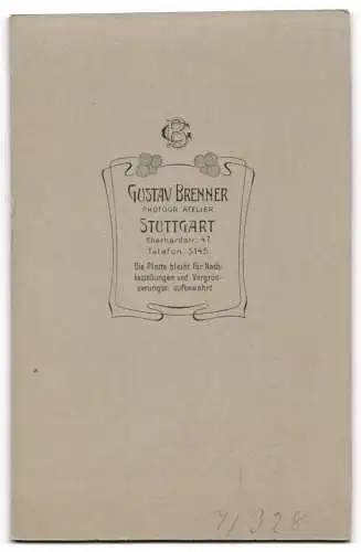 Fotografie Gustav Brenner, Stuttgart, Eberhardstrasse 47, Frau in elegantem Kleid