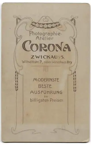 Fotografie Atelier Corona, Zwickau, Wilhelmstr. 7, Familienportrait mit elegantem Tischarrangement