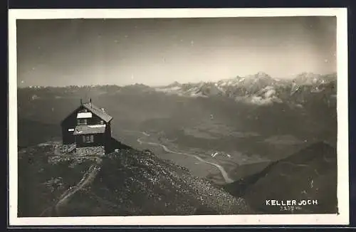 AK Neue Kellerjochhütte, Berghütte mit Gipfelpanorama aus der Vogelschau