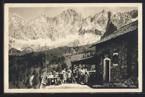 AK Austria-Hütte, Gäste vor der Hütte