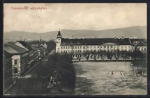 AK Theresienstadt / Terezin, Blick auf den Paradeplatz