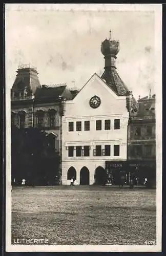 AK Leitmeritz / Litomerice, Geschäft F. Pelka am Platz