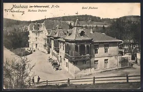 AK Neuhaus /N.-Oe., Hotel Neuhaus und Kurhaus Stefanie mit Strasse und Anlage aus der Vogelschau