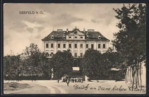 AK Seefeld /N.-Oe., Kinder auf der Strasse vor dem Schloss