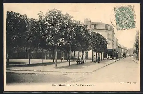 AK Les Mureaux, La Place Carnot