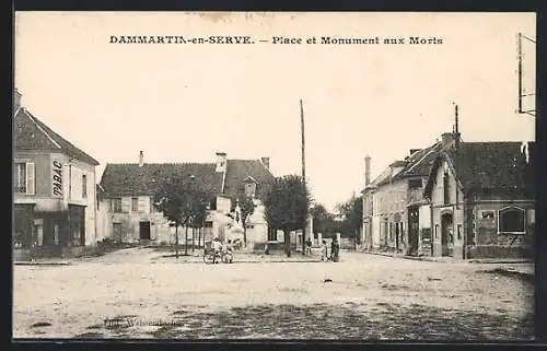 AK Dammartin-en-Serve, Place et Monument aux Morts