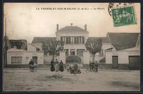 AK Le Tremblay-sur-Mauldu, La Mairie et ses environs