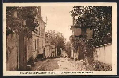 AK Neauphle-le-Château, La Grande-Rue vers la descente