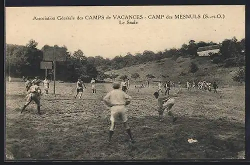 AK Mesnuls, Le Stade du camp de vacances avec des enfants jouant au sport