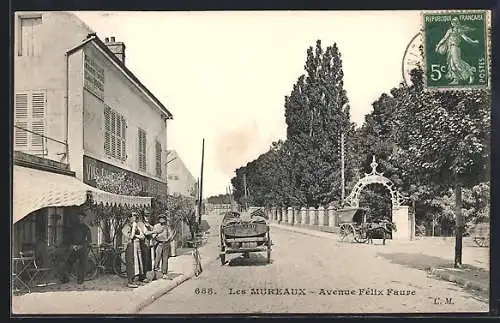 AK Les Mureaux, Avenue Félix Faure avec charrette et passants