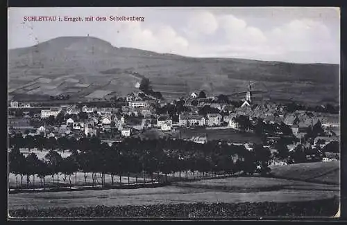 AK Schlettau i. Erzgeb., Ortsansicht mit dem Scheibenberg