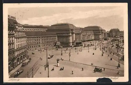 AK Leipzig, Hauptbahnhof, seitliche Ansicht, Strassenbahnen