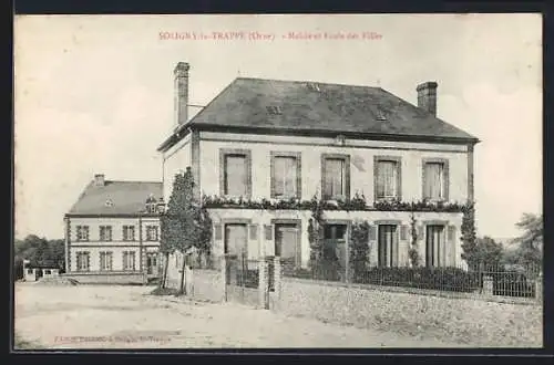 AK Soligny-la-Trappe, Mairie et Ecole des Filles