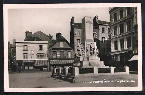 AK La Ferté-Mace, La place